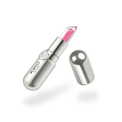 Nourishing lip balm with a brilliant oily core